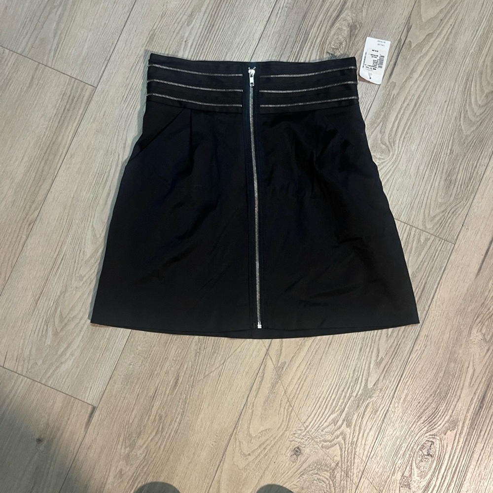 Size 6 parameter black miniskirt